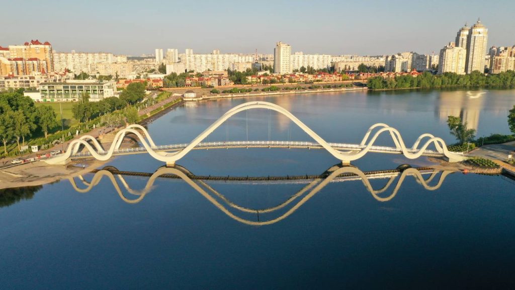 Міст-хвиля на Оболоні