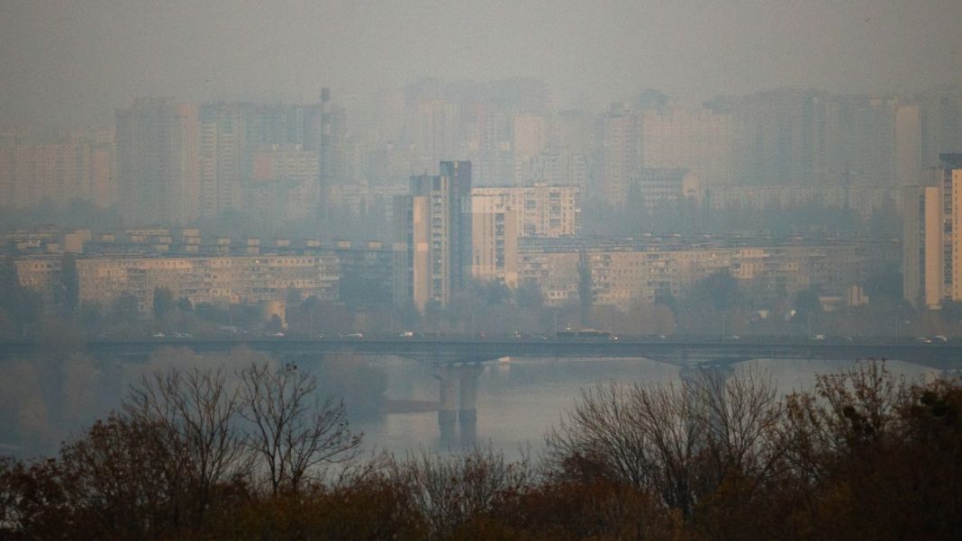 Забруднене повітря над Києвом. Фото: РБК-Україна