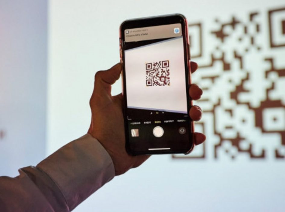Сканування QR-коду. Фото: Моя Київщина