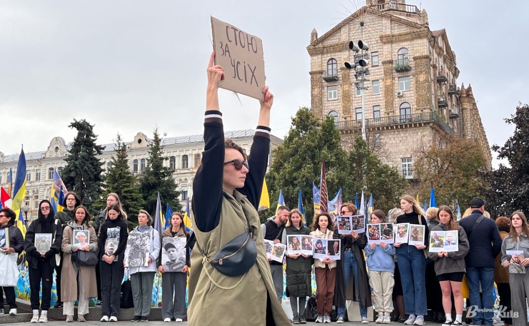Хвилина мовчання. Фото: Даша Гришина