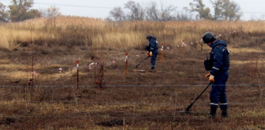 Розмінування. Фото: Укрінформ