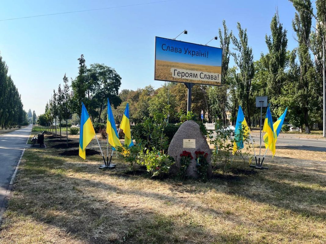 У столиці висадили дерева в пам'ять про загиблих Захисників України. Фото: КМДА