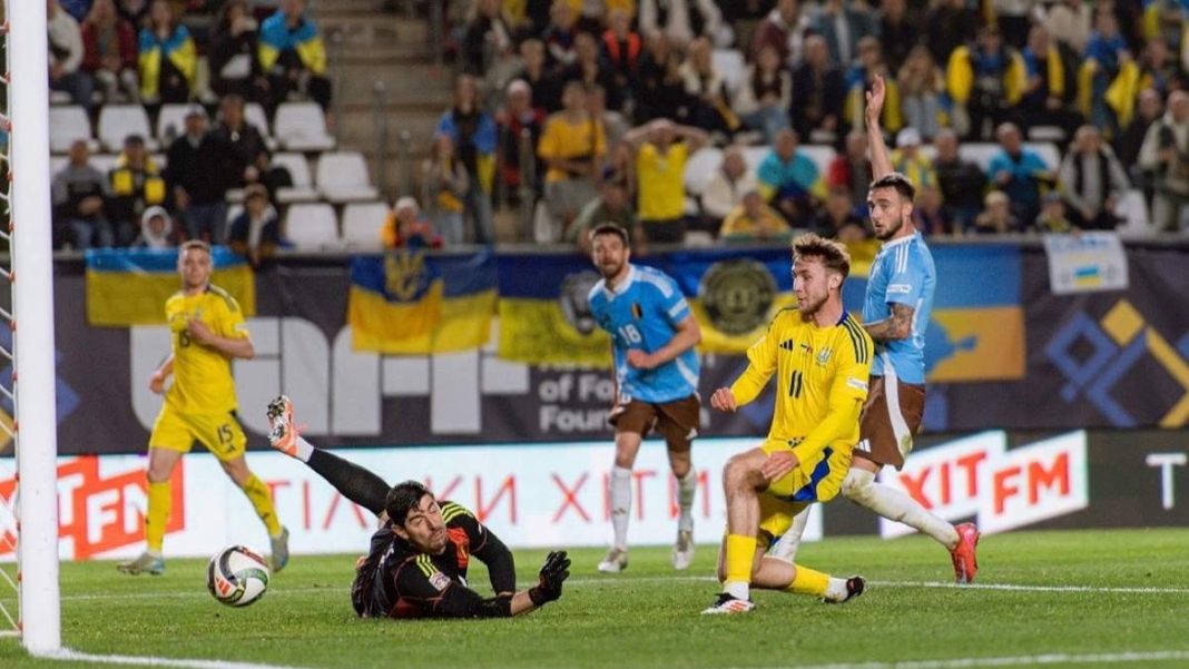 Динамівець Владислав Ванат забиває гол у ворота збірної Бельгії. Фото: Дан Балашов, УАФ