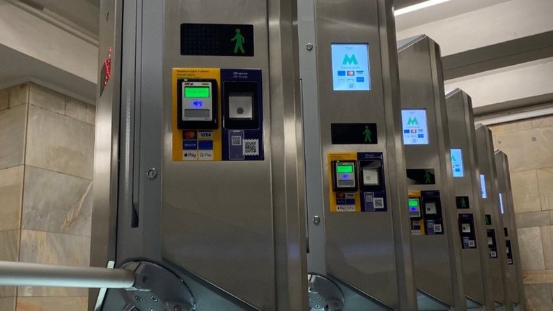 Турнікет в столичному метро. Фото: КП 