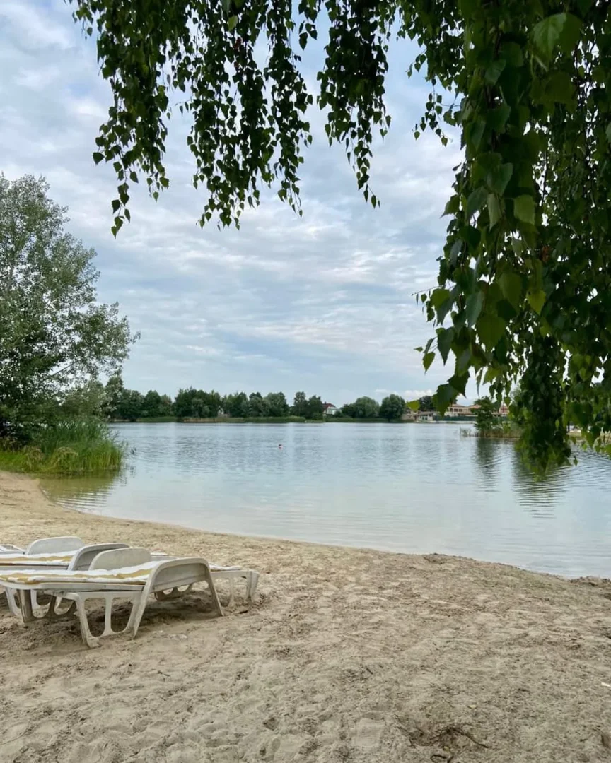 Блакитне озеро в селі Підгірці. Фото: Funtime
