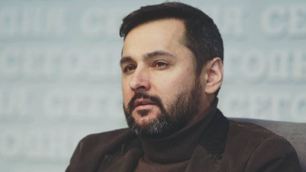 Петиція про звільнення Андрія Білоуса. Фото: Молодий театр