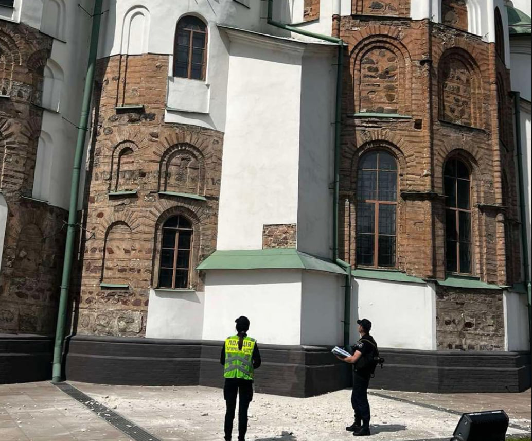 Наслідки атаки на Київ: пошкоджено Софіївський собор, загинула жінка. Фото: Микола Точицький