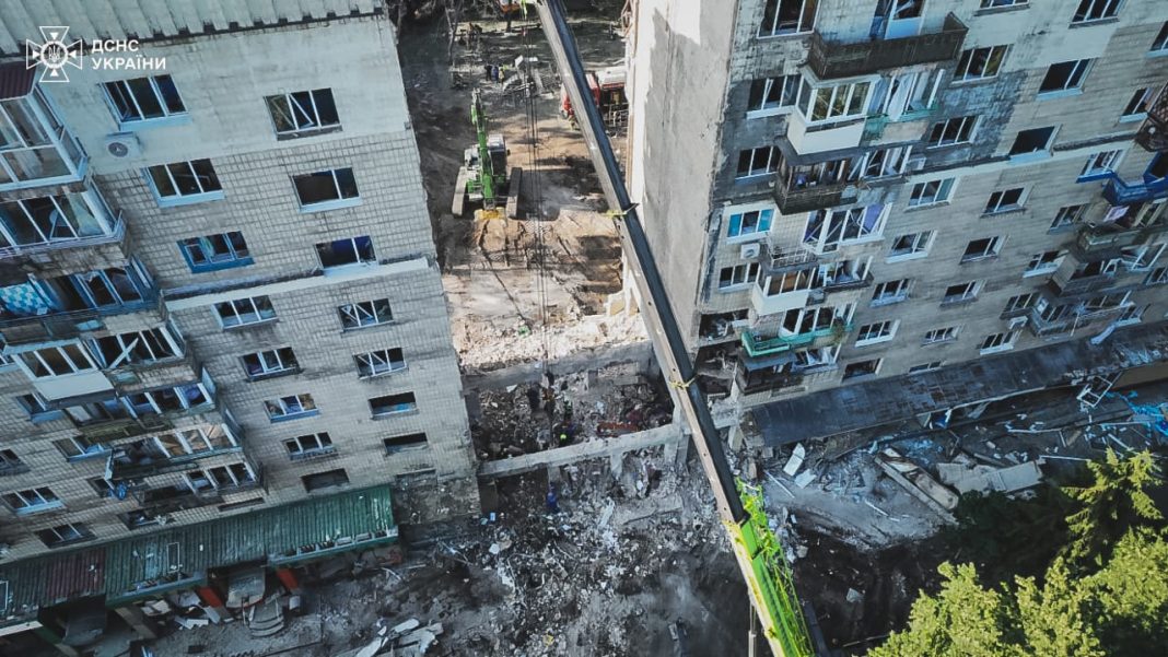 ДСНС проводять пошукову операцію. Фото: ДСНС Києва