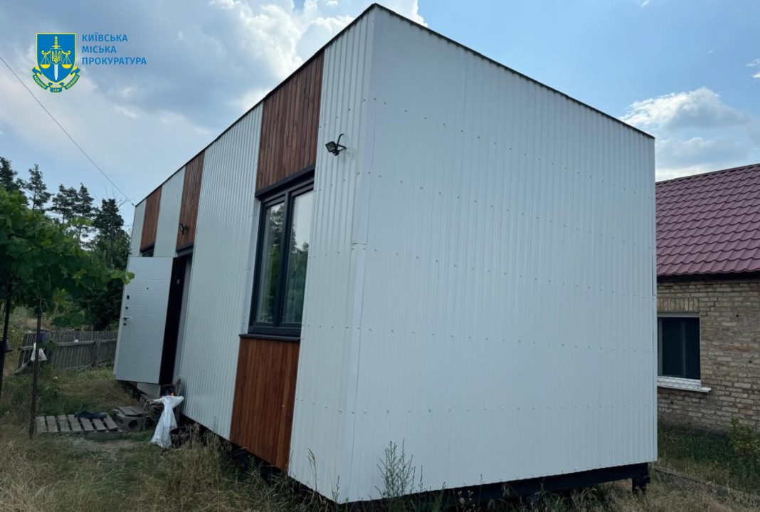 Модульні будинки в Мощуні. Фото: Київська прокуратура