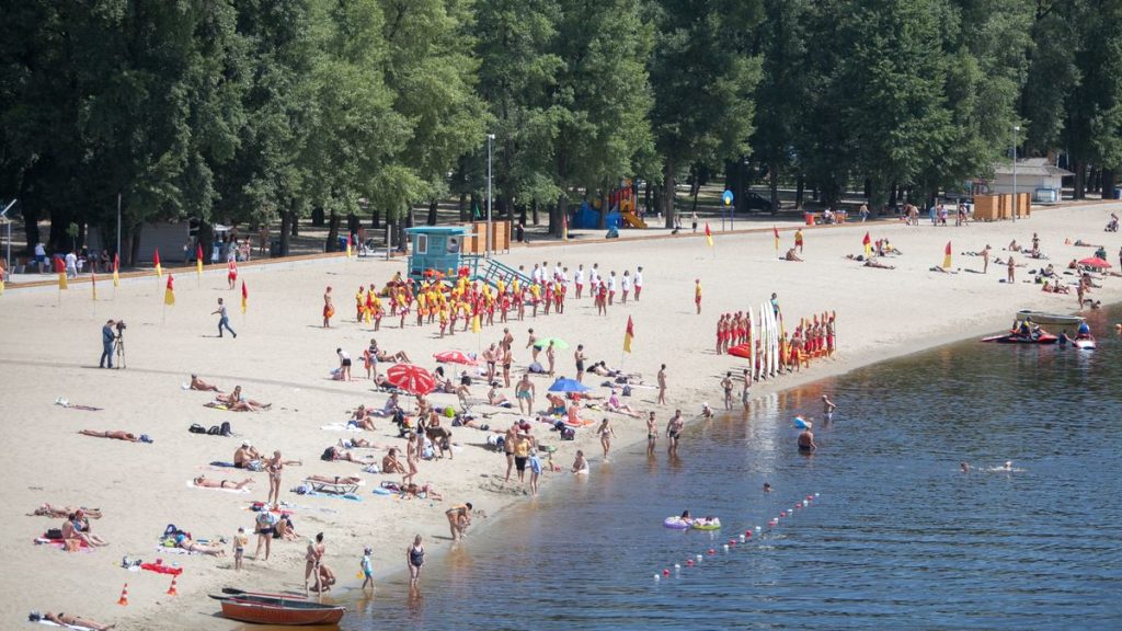 Пляж у Києві. Фото: пресслужба КМДА