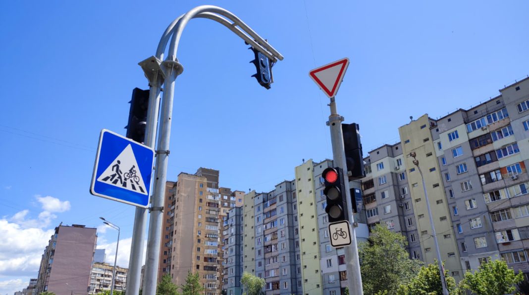 Світлофор на Троєщині. Фото: КМДА