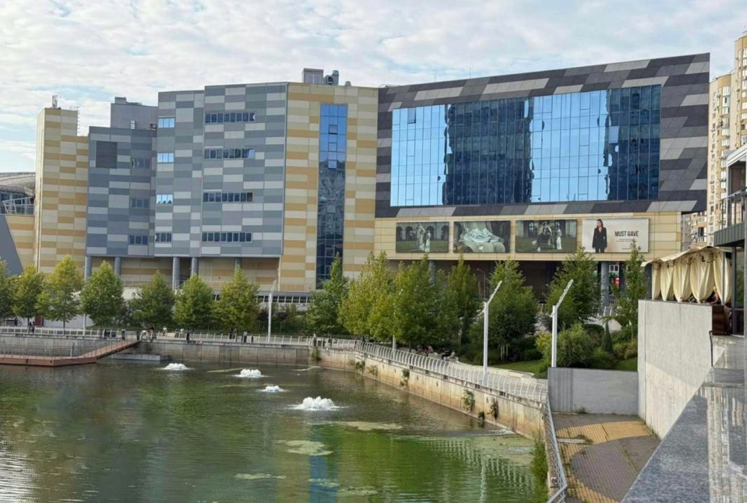 Дніпровська набережна біля River Mall. Фото: Київська міська прокуратура