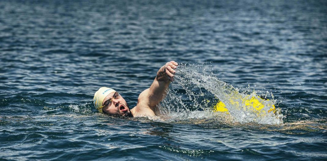 Плавець у воді. Фото: Legendary Swim
