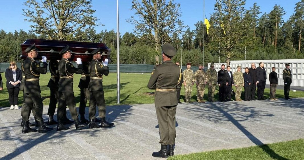 Перші поховання на Національному військовому меморіальному кладовищі. Фото: Інтерфакс Україна