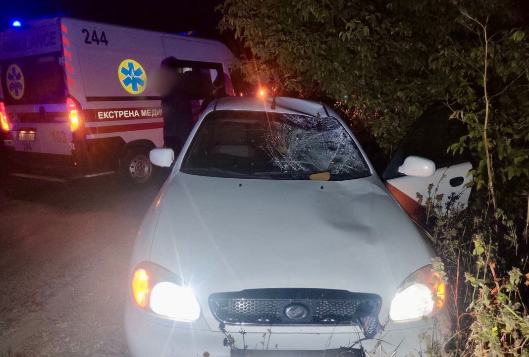 Місце ДТП за участі легковика та велосипедиста. Фото: Головне управління Національної поліції в Київській області