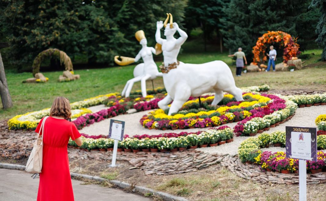 Виставка хризантем «Знаки Зодіаку». Фото: Вечірній Київ