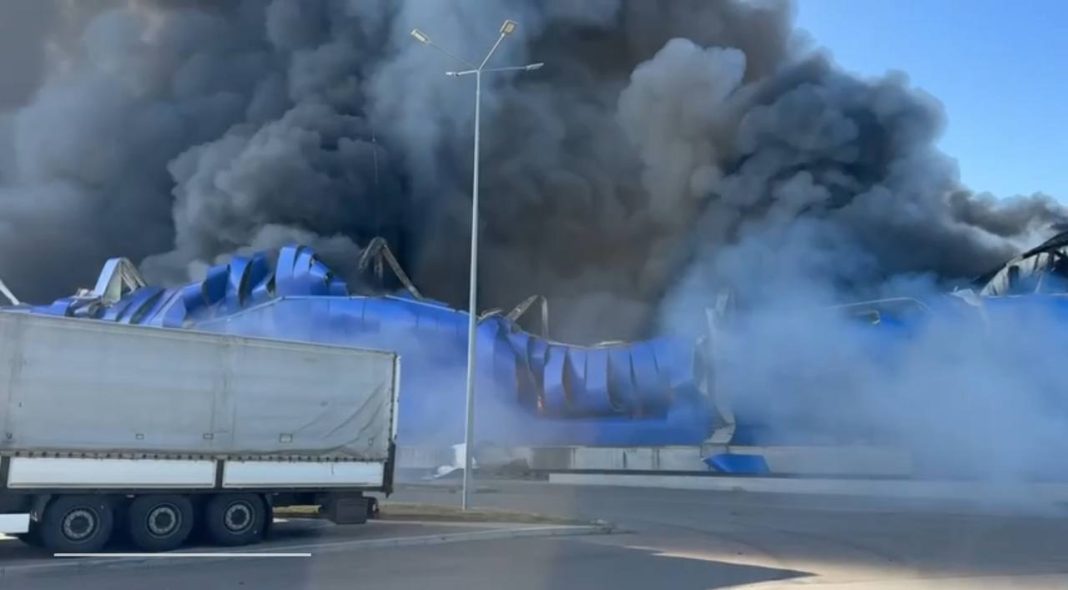 Пожежа на логістичному центрі. Фото: Епіцентр