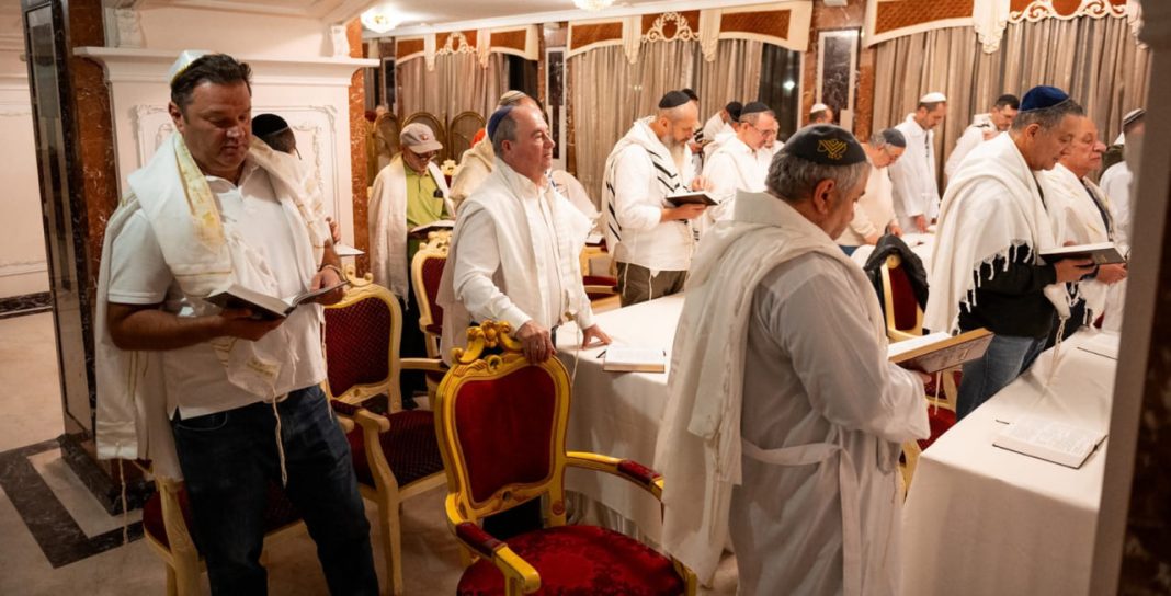 Члени єврейської громади у Києві. Фото ілюстративне: Київська єврейська громада на Оболоні