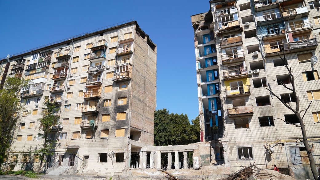 Багатоповерхівка в Солом'янському районі Києва після російського удару 17 червня 2025 року. Фото: Міністерство розвитку громад та територій України