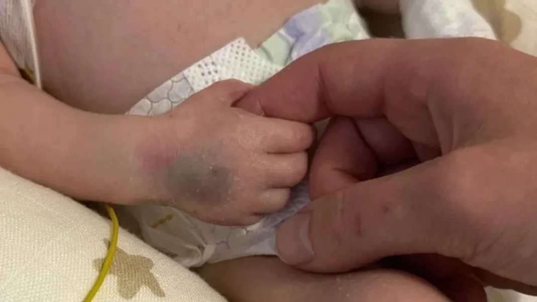 Новонароджений Назар у лікарні. Фото: з архіву Аліни Сакіян
