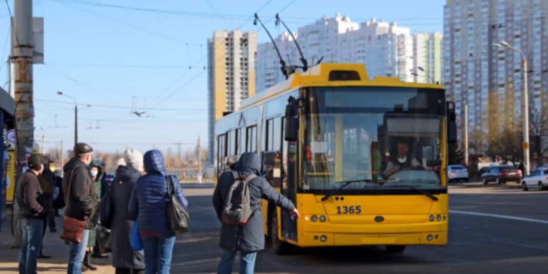Тролейбус. Фото: Укрінформ