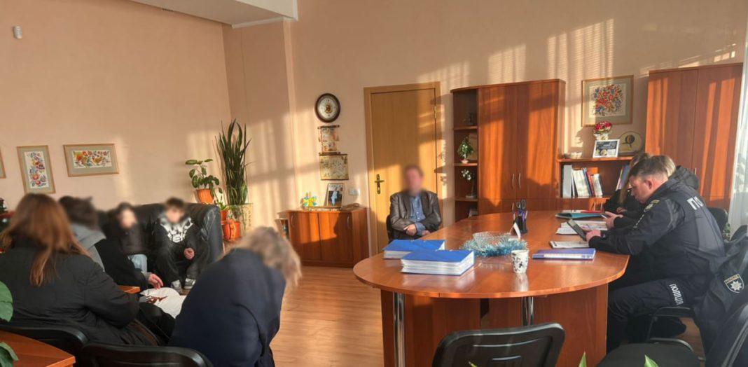 Бесіда з учнями. Фото: Нацполіція