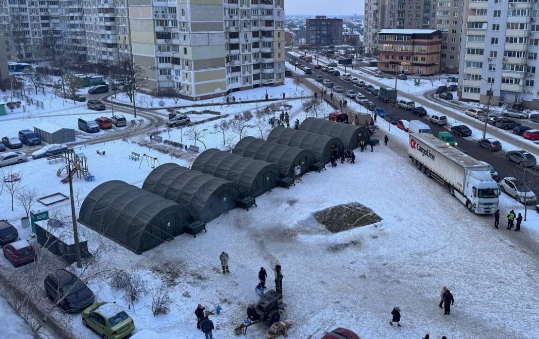 Намети на Троєщині. Фото: ДСНС