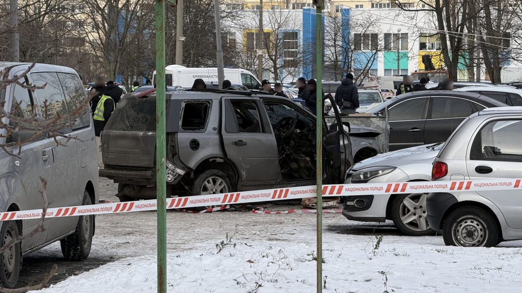 Позашляховик, який вибухнув в Оболонському районі Києва. Фото: Суспільне Новини/Станіслав Свирид