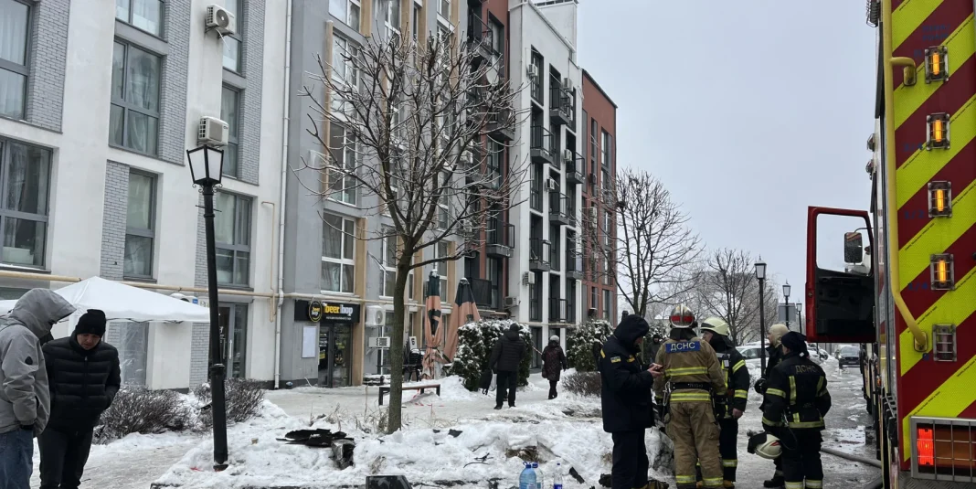 У Білогородці на Київщині російський «шахед» влучив у житловий будинок. Фото: Оксана Іваницька / hromadske