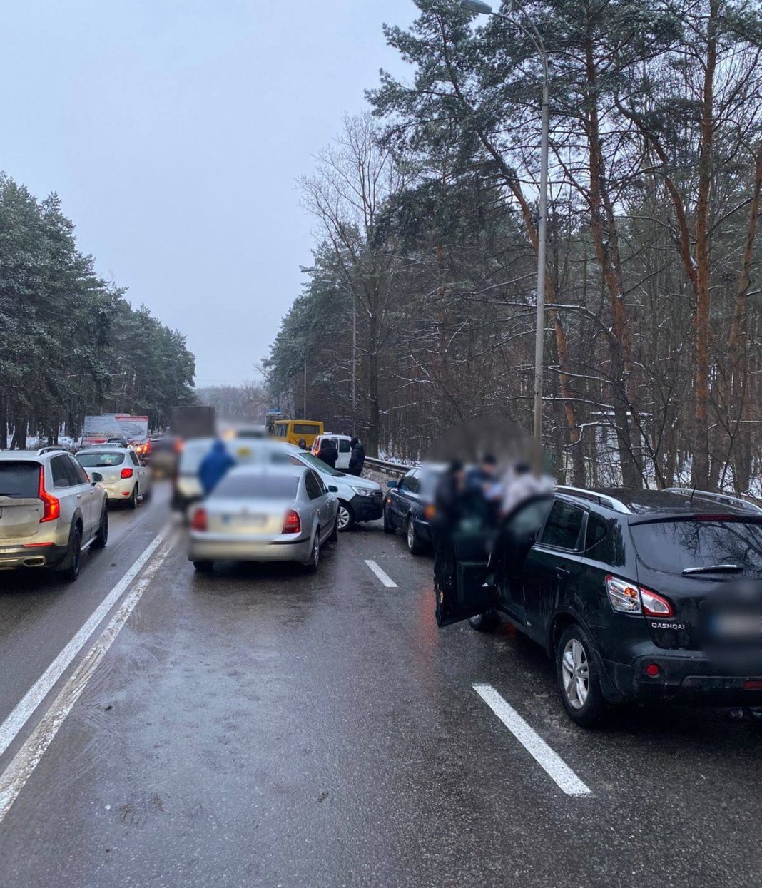 Дорожньо-транспортна пригода за участі 13 автомобілів. Фото: Патрульна поліція Києва
