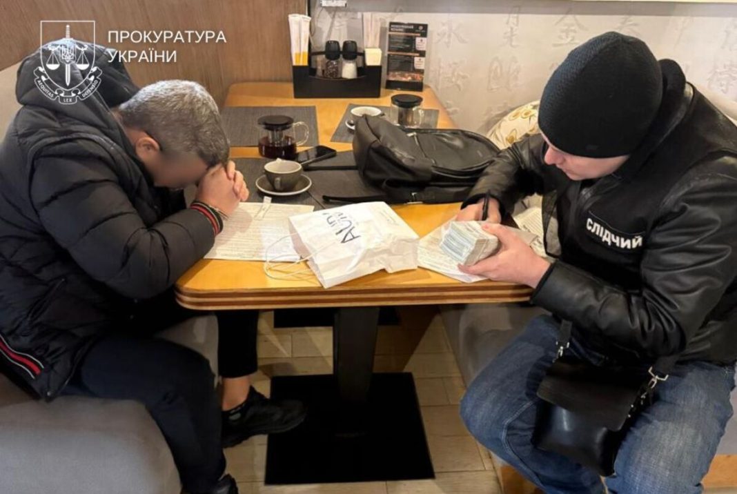 Розслідування справи з вимагання коштів. Фото: Київська міська прокуратура