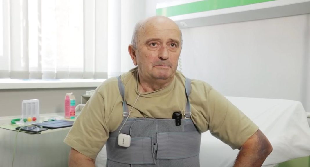 Пацієнт Віктор, якому зробили унікальну операцію. Фото: скриншот з відео Центру кардіології та кардіохірургії
