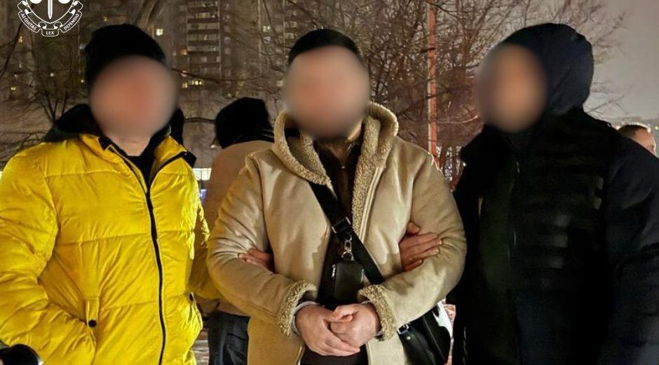 Затримання підозрюваного. Фото: Київська міська прокуратура