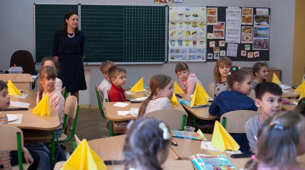 Урок у київській школі. Фото: Вечірній Київ