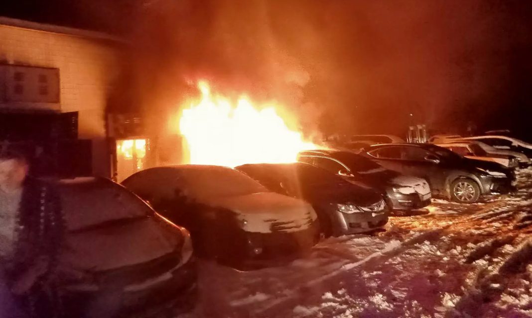 Пожежа на трансформаторній підстанції на Оболоні. Фото: ДСНС Києва