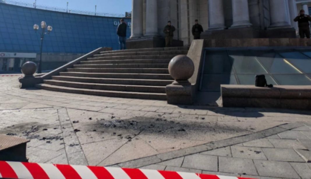 Наслідки падіння дрона на Майдані Незалежності в Києві 16 березня. Фото: Твоє місто