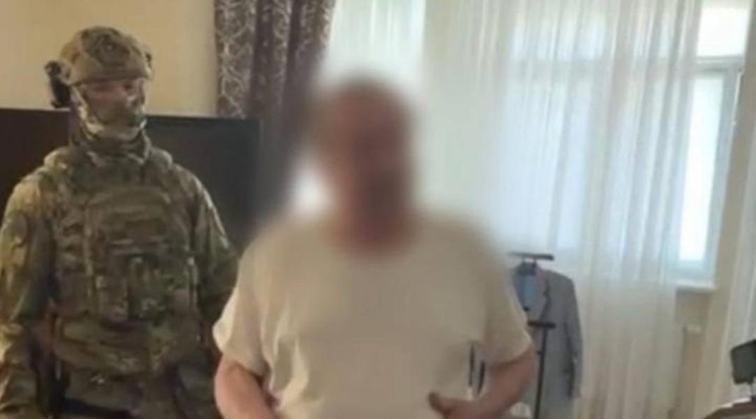 Правоохоронці та причетні під час обшуку. Фото: Офіс Генпрокурора