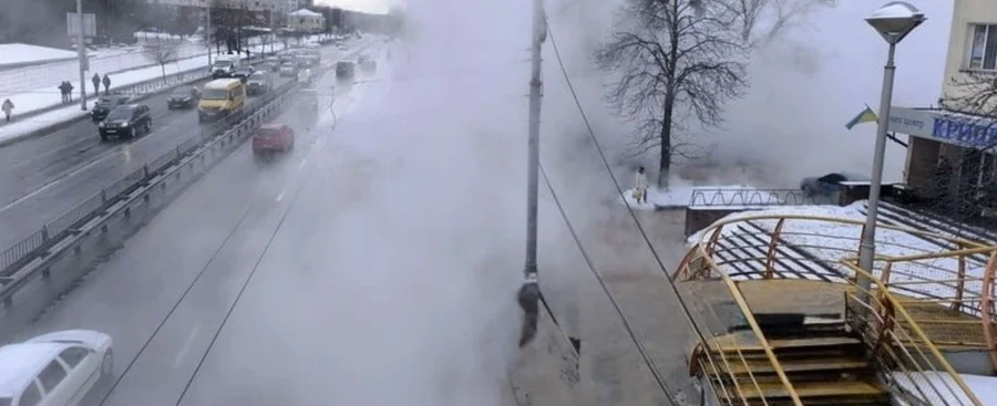 яма з окропом на проспекті Лобановського. Фото: прокуратура Києва