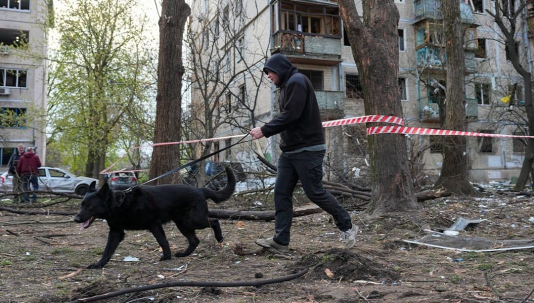 Наслідки удару РФ по Києву. Фото: Суспільне