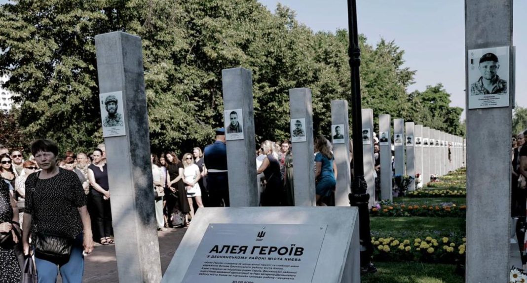 Відкриття Алерї Героїв в Деснянському районі. Фото: Telegraf
