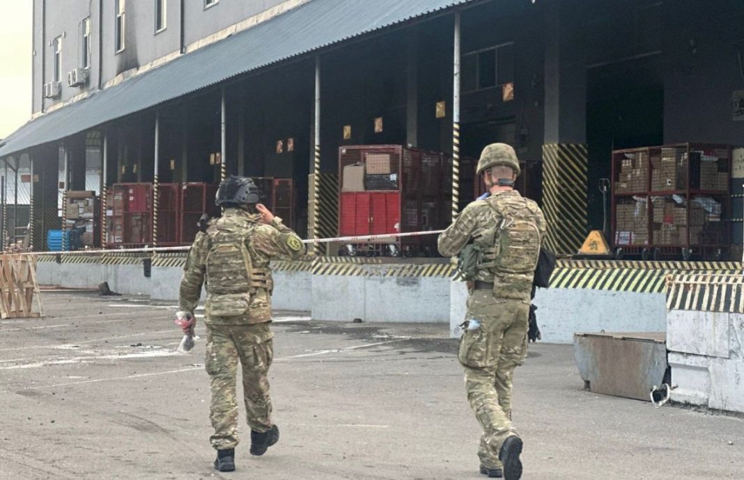 Профільні служби на місці вибуху. Фото: нацполіція