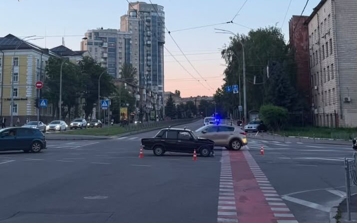 Наслідки ДТП в Печерському районі столиці. Фото: поліція Києва