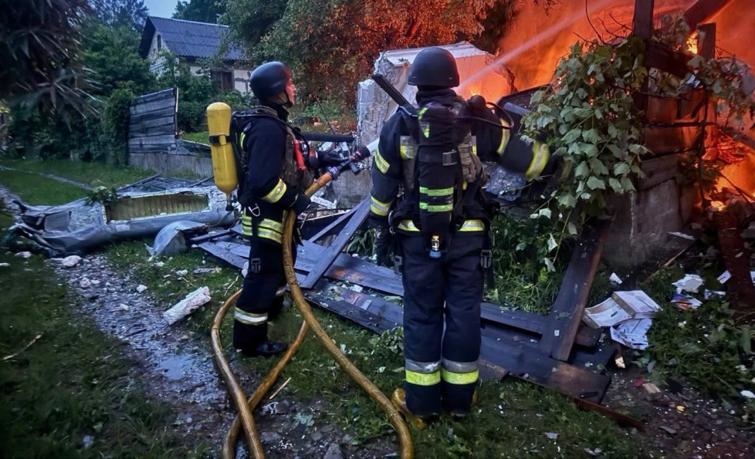 Наслідки удару РФ по Київщині в ніч на 15 червня. Фото: ДСНС Київщини