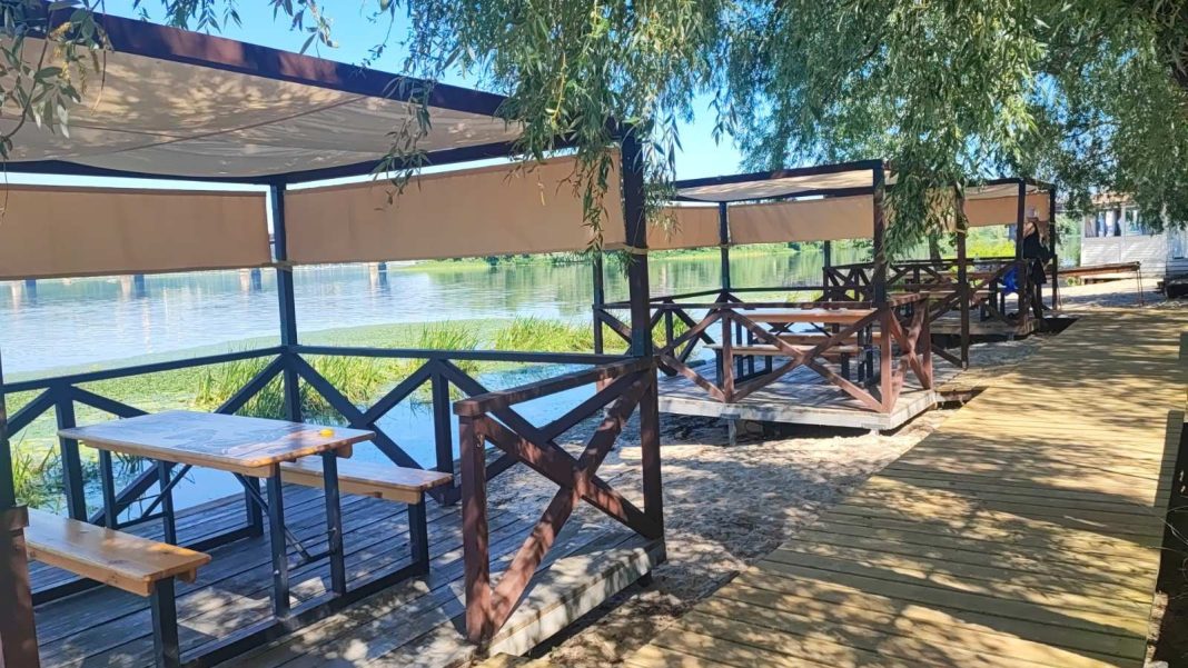 Прибережні альтанки