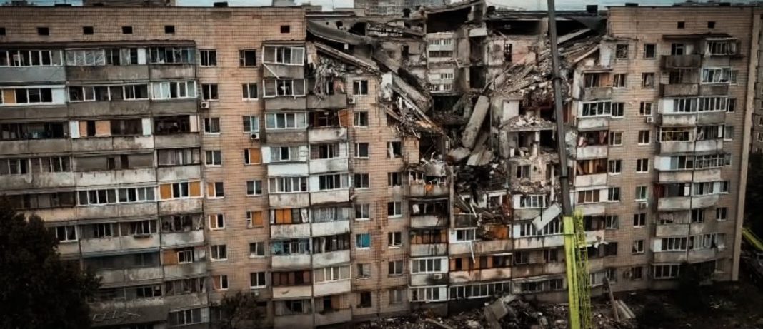 Наслідки удару по Києві в ніч на 6 липня 2026 року. Фото: ДСНС