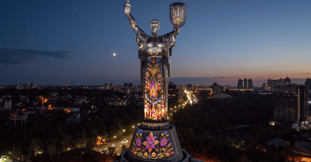 Інсталяція на Батьківщині-Матері