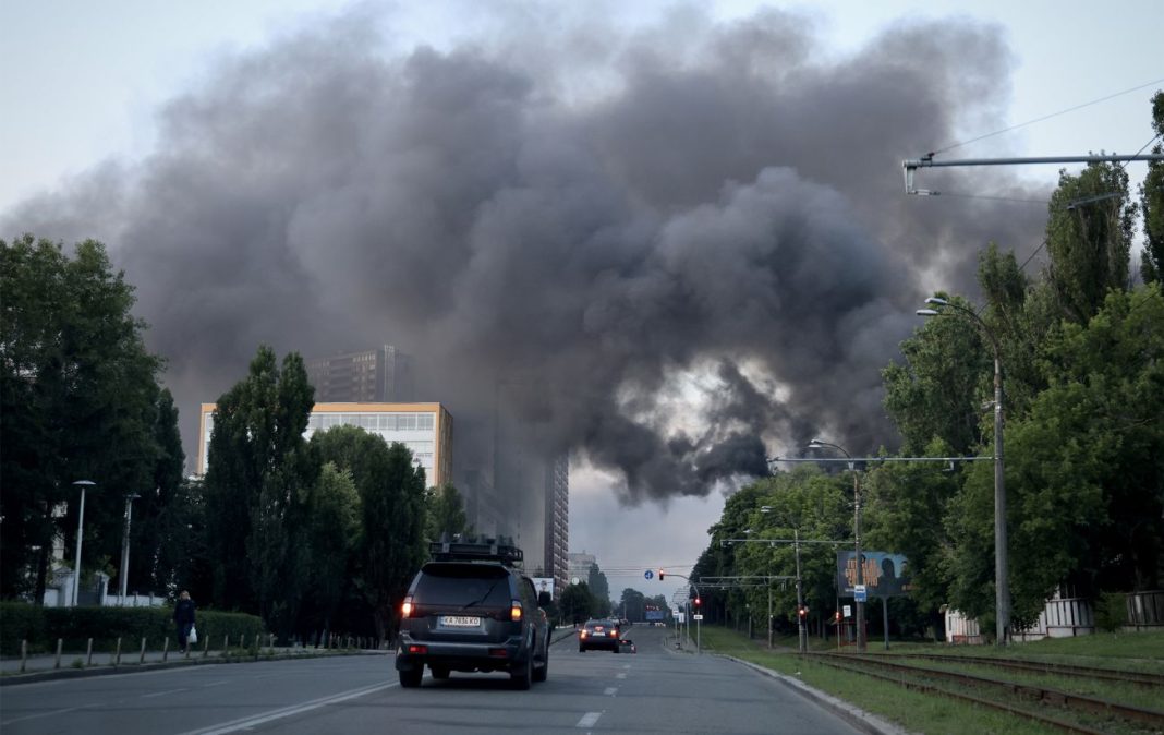 Забруднення повітря після ворожих обстрілів