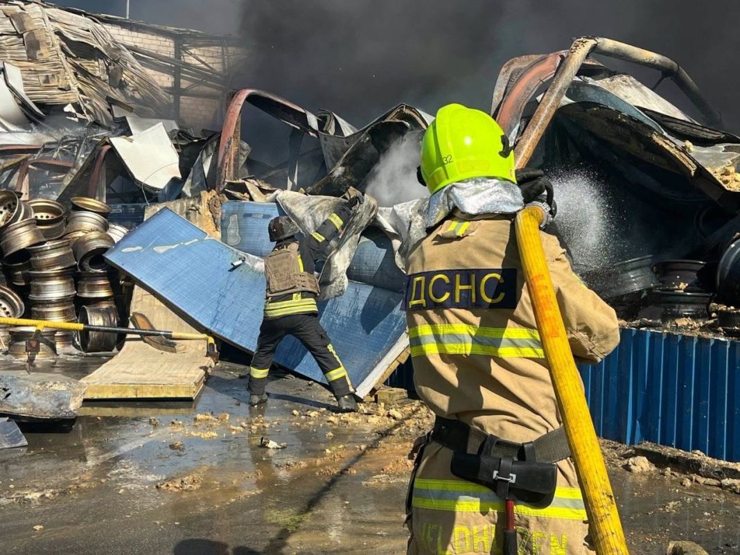 Ліквідація наслідків ворожого обстрілу.