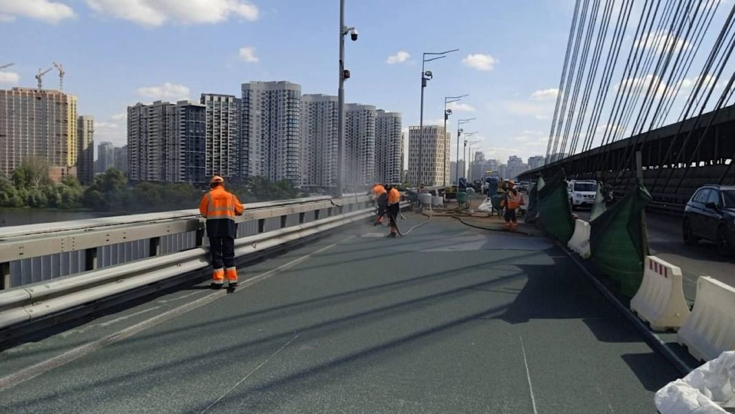 Обмеження руху на Південному мосту в Києві з 22 до 25 вересня.