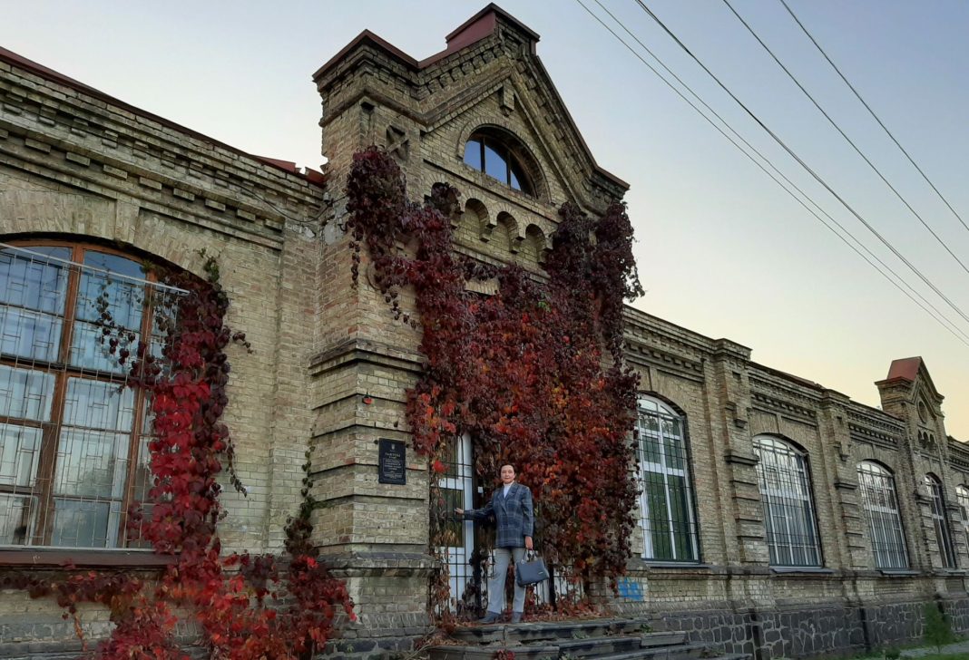 Пережила дві світові війни: у Києві родина намагається врятувати 110-річну садибу після удару РФ